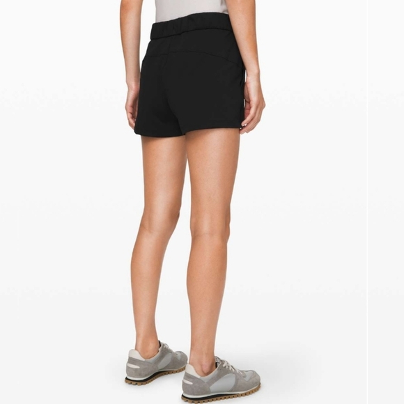 NWOT Lululemon On the Fly Short. 2.2" Inseam. Black. Size 8. - Picture 12 of 13